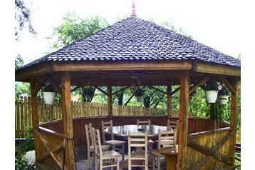 Romania Privát Ceraşu, Exterior